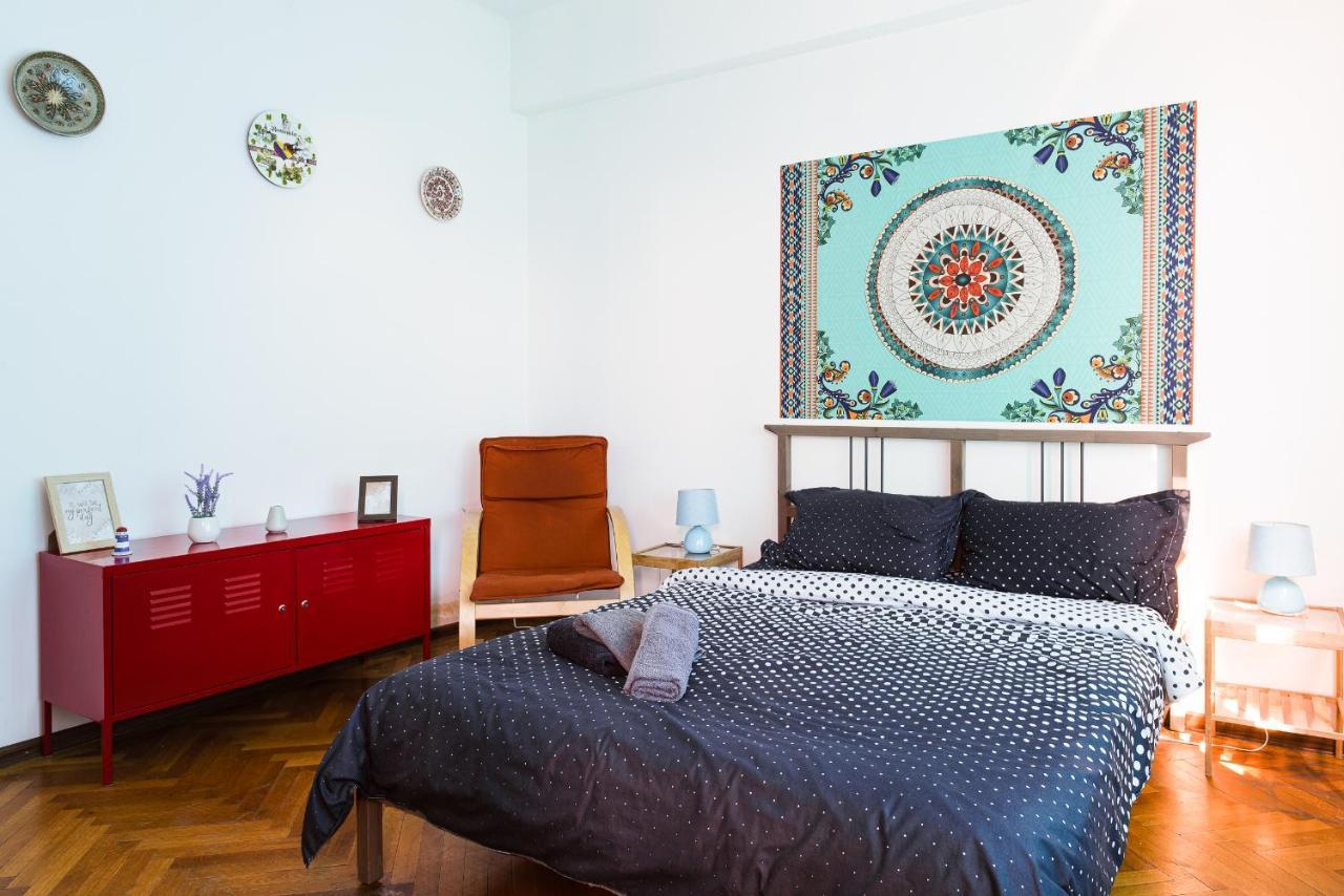 Old Town Cozy Apartment - University Square - Central Location Бухарест Екстер'єр фото