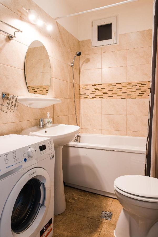 Old Town Cozy Apartment - University Square - Central Location Бухарест Екстер'єр фото
