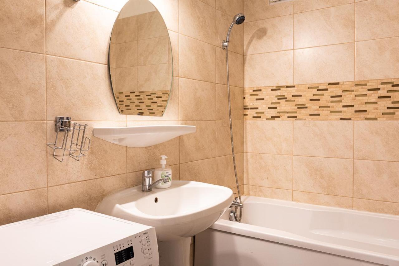 Old Town Cozy Apartment - University Square - Central Location Бухарест Екстер'єр фото