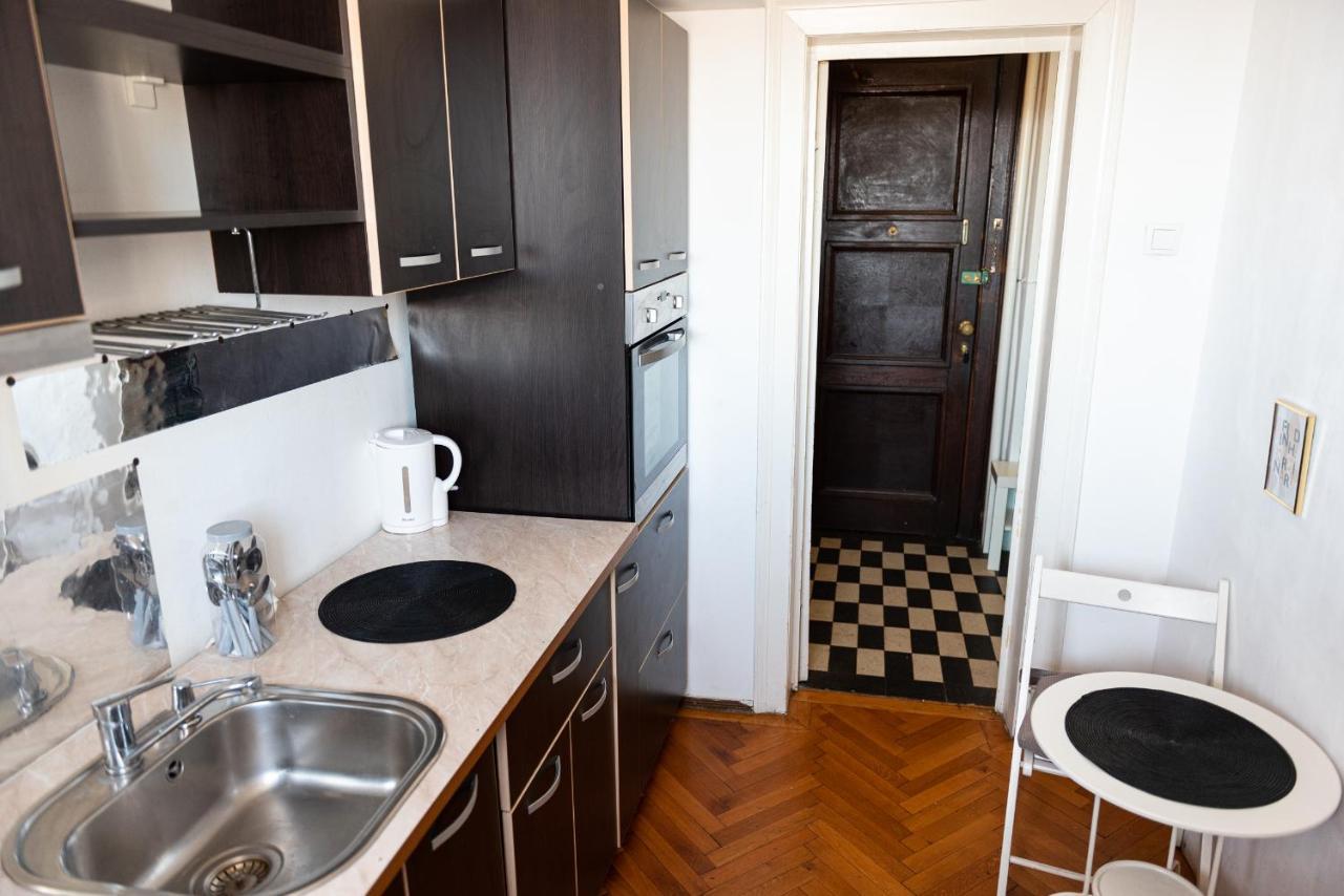 Old Town Cozy Apartment - University Square - Central Location Бухарест Екстер'єр фото