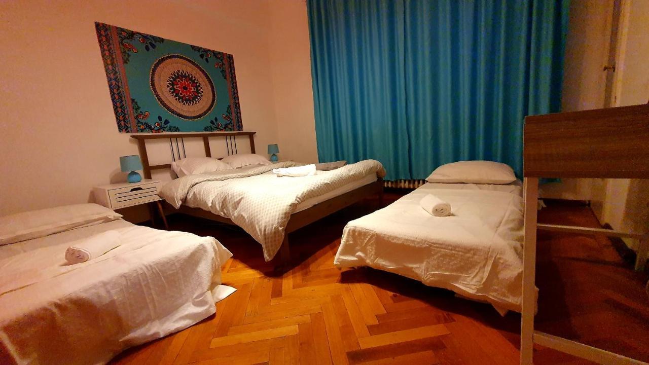 Old Town Cozy Apartment - University Square - Central Location Бухарест Екстер'єр фото